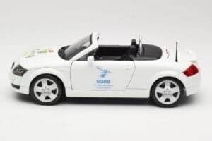 Audi TT 8N Kabrió Fehér Maisto 1:18 56065 Fém – 4. kép a 8-ből