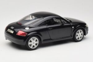 Audi TT 8N Fekete Revell 1:18 08953 Fém – 3. kép a 8-ből