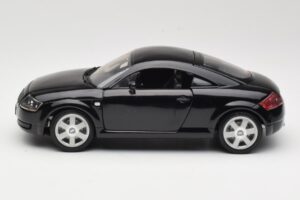 Audi TT 8N Fekete Revell 1:18 08953 Fém – 4. kép a 8-ből