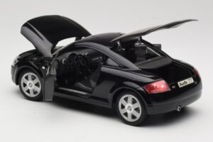 Audi TT 8N Fekete Revell 1:18 08953 Fém – 5. kép a 8-ből