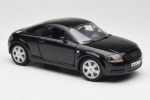 Audi TT 8N Fekete Revell 1:18 08953 Fém – 6. kép a 8-ből