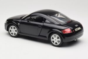 Audi TT 8N Fekete Revell 1:18 08953 Fém – 7. kép a 8-ből