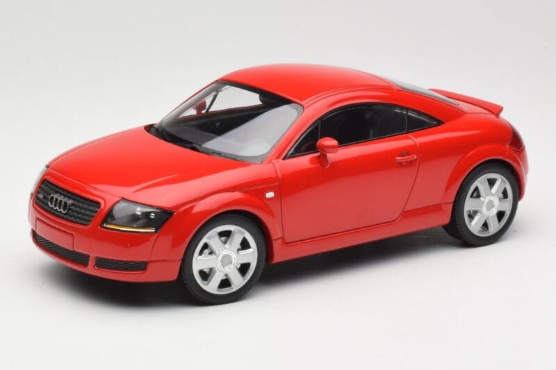 Audi TT 8N Piros Minichamps 1:18 155017022 Fém