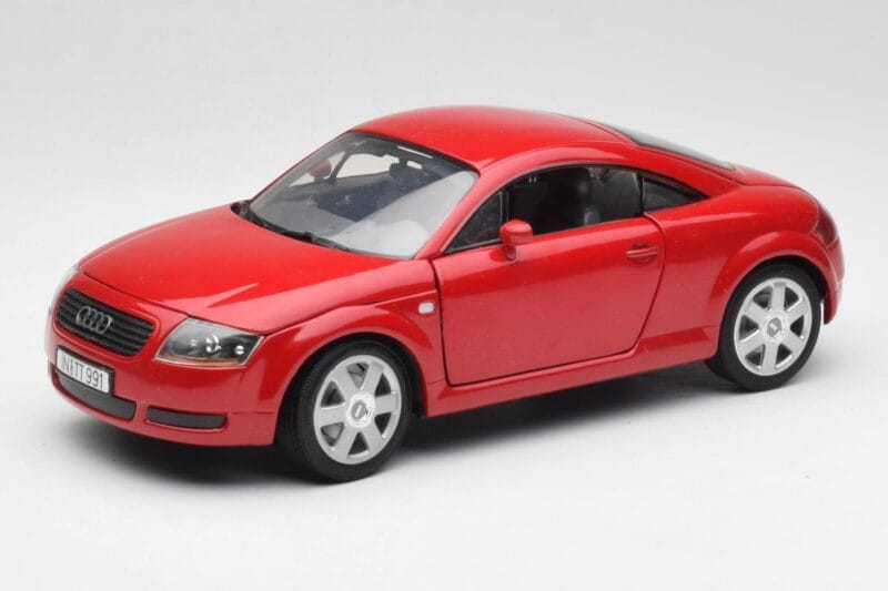 Audi TT 8N Coupe Piros Revell 1:18 89909092 Fém