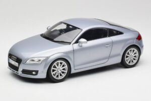 Audi TT 8N RHD Lake Ezüst Metál Minichamps 1:18 150015020 Fém