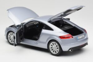 Audi TT 8N RHD Lake Ezüst Metál Minichamps 1:18 150015020 Fém – 5. kép a 8-ből