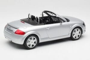 Audi TT 8N Roadster Silver Metallic Minichamps 1:18 155017031 Fém – 2. kép a 6-ből
