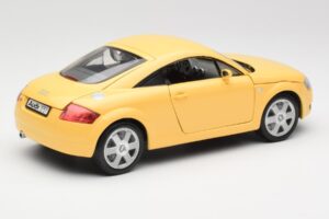Audi TT 8N Sárga Revell 1:18 08954-M1 Fém – 3. kép a 8-ből