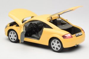 Audi TT 8N Sárga Revell 1:18 08954-M1 Fém – 5. kép a 8-ből