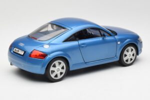 Audi TT 8N Kék Revell 1:18 8954 Fém – 3. kép a 8-ből
