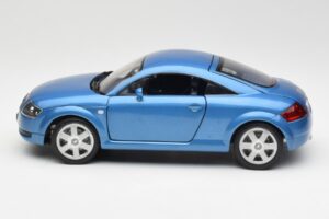 Audi TT 8N Kék Revell 1:18 8954 Fém – 4. kép a 8-ből