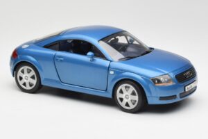 Audi TT 8N Kék Revell 1:18 8954 Fém – 6. kép a 8-ből