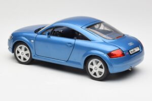 Audi TT 8N Kék Revell 1:18 8954 Fém – 7. kép a 8-ből