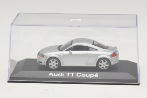 Audi TT 8N Ezüst Minichamps 1:43 5019800423 Fém – 4. kép a 5-ből