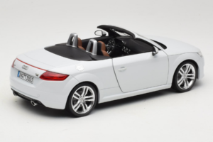 Audi TT 8S Roadster Glacier White Minichamps 1:18 5011400515 Fém – 3. kép a 8-ből