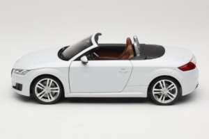 Audi TT 8S Roadster Glacier White Minichamps 1:18 5011400515 Fém – 4. kép a 8-ből