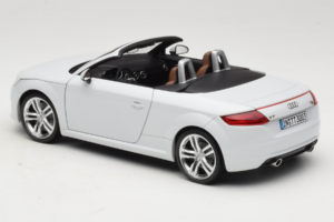 Audi TT 8S Roadster Glacier White Minichamps 1:18 5011400515 Fém – 7. kép a 8-ből