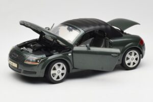 Audi TT 8N Roadster Zöld Revell 1:18 8979 Fém – 2. kép a 8-ből