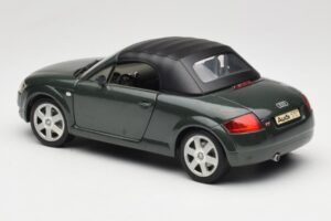 Audi TT 8N Roadster Zöld Revell 1:18 8979 Fém – 7. kép a 8-ből