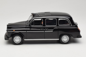 Austin FX4 London Taxi Fekete Minichamps 1:18 180136000 Fém – 4. kép a 8-ből