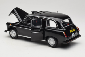 Austin FX4 London Taxi Fekete Minichamps 1:18 180136000 Fém – 5. kép a 8-ből