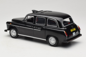 Austin FX4 London Taxi Fekete Minichamps 1:18 180136000 Fém – 7. kép a 8-ből