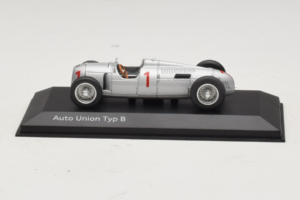 Auto Union Typ B #1 Ezüst Minichamps 1:43 5031300313 Fém