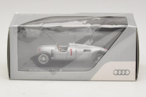 Auto Union Typ B #1 Ezüst Minichamps 1:43 5031300313 Fém – 5. kép a 5-ből