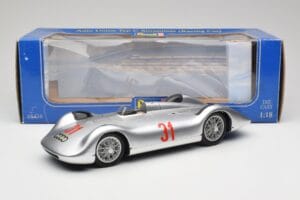 Auto Union Typ C Stromlinie #31 B. Rosemeyer 1937 Ezüst Revell 1:18 08436 Fém – 8. kép a 8-ből