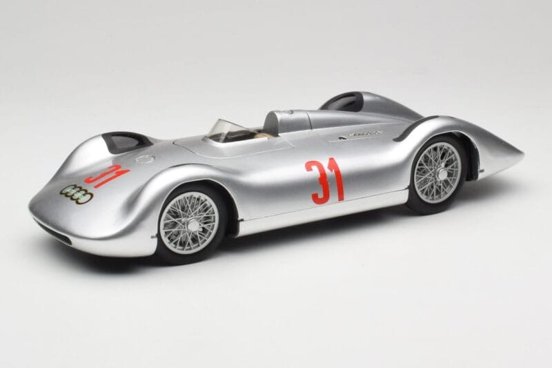 Auto Union Typ C Stromlinie #31 B. Rosemeyer 1937 Ezüst Revell 1:18 08436 Fém