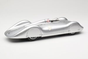 Auto Union Type C Streamliner #72 B. Rosemeyer World Record 1937 Revell 1:18 08420 Fém – 2. kép a 6-ből