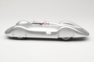 Auto Union Type C Streamliner #72 B. Rosemeyer World Record 1937 Revell 1:18 08420 Fém – 3. kép a 6-ből