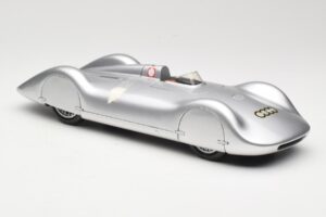 Auto Union Type C Streamliner #72 B. Rosemeyer World Record 1937 Revell 1:18 08420 Fém – 4. kép a 6-ből