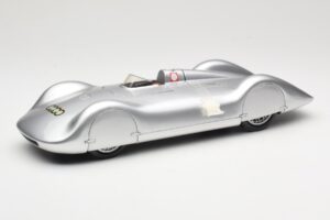 Auto Union Type C Streamliner #72 B. Rosemeyer World Record 1937 Revell 1:18 08420 Fém