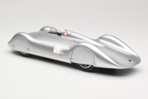 Auto Union Type C Streamliner #72 B. Rosemeyer World Record 1937 Revell 1:18 08420 Fém – 5. kép a 6-ből