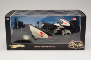 Batcycle & Sidecar Batman TV Series Hot Wheels 1:18 R0006 Fém – 2. kép a 2-ből