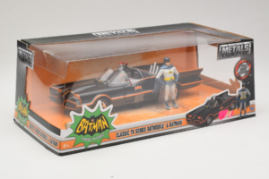 Batmobile Batman Figurával Metals Diecast 1:24 98259 Fém – 2. kép a 3-ből
