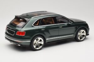 Bentley Bentayga Styling Pack Zöld GT Spirit 1:18 GT133 Gyanta – 2. kép a 6-ből