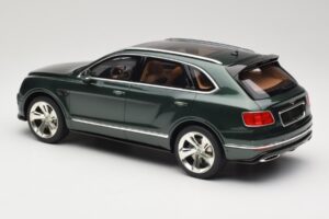 Bentley Bentayga Styling Pack Zöld GT Spirit 1:18 GT133 Gyanta – 5. kép a 6-ből