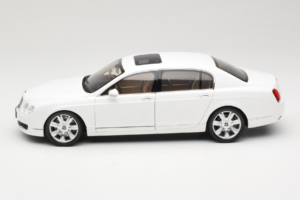 Bentley Continental Flying Spur Fehér Minichamps 1:18 100139461 Fém – 4. kép a 8-ből