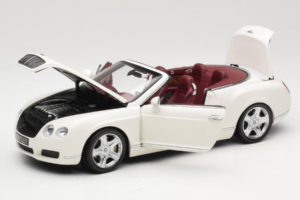 Bentley Continental GTC Fehér Minichamps 1:18 100139032 Fém – 2. kép a 8-ből