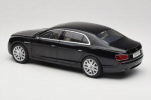 Bentley Flying Spur W12 Onyx Black Kyosho 1:18 08891NX Fém – 7. kép a 8-ből