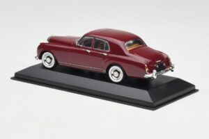 Bentley S1 Continental Flying Spur Krémszínű Minichamps 1:43 436139551 Fém – 3. kép a 4-ből