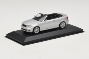 BMW 1-Series E88 Kabrió Titan Silver Minichamps 1:43 80420427037-R1 Fém – 2. kép a 5-ből