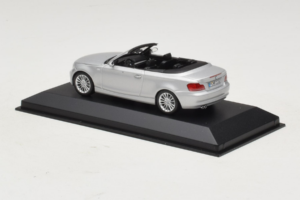 BMW 1-Series E88 Kabrió Titan Silver Minichamps 1:43 80420427037-R1 Fém – 3. kép a 5-ből