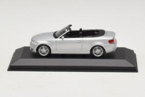 BMW 1-Series E88 Kabrió Titan Silver Minichamps 1:43 80420427037-R1 Fém