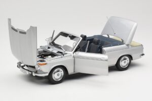 BMW 1600 Kabrió Ezüst Minichamps 1:18 80430145819 Fém – 2. kép a 8-ből