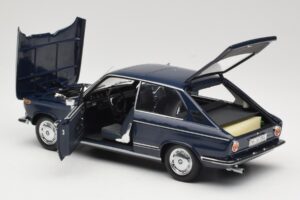 BMW 1600 Touring Kék Minichamps 1:18 80430145823 Fém – 5. kép a 8-ből