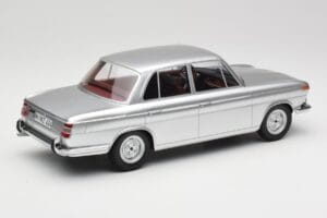 BMW 1800 Ti Ezüst Minichamps 1:18 107024000 Gyanta – 2. kép a 6-ből