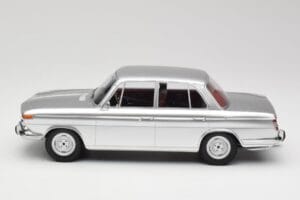 BMW 1800 Ti Ezüst Minichamps 1:18 107024000 Gyanta – 3. kép a 6-ből